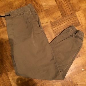American eagle tan joggers